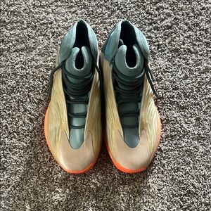Adidas Yeezy Quantum Hi-Res Coral